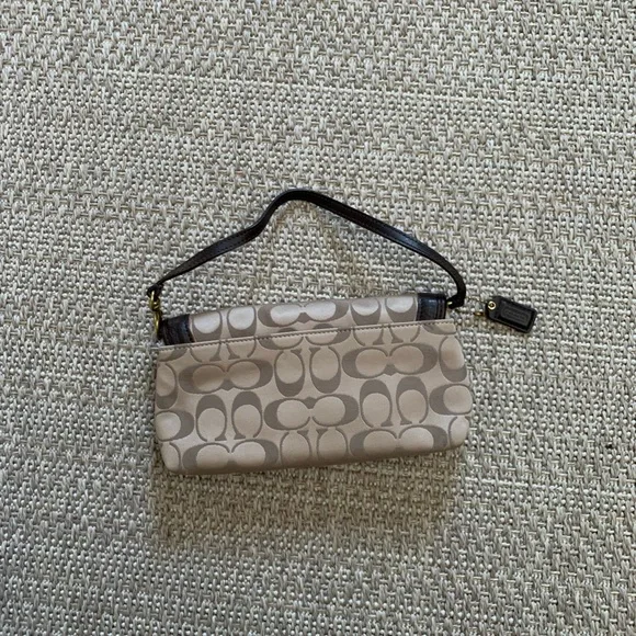Authentic COACH Purse Signature C Material - Picture 7 of 8